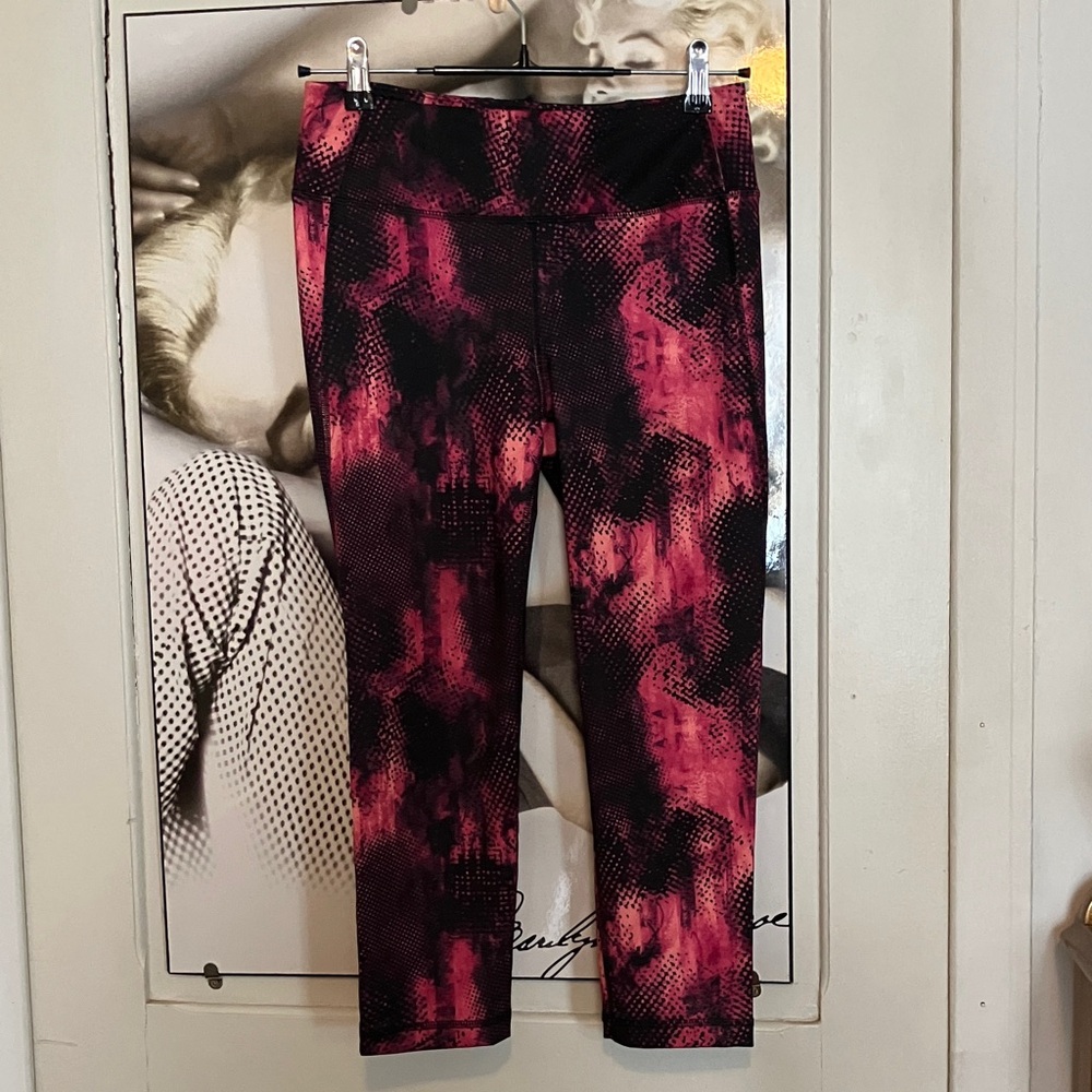 Colorful Abstract Activewear Capri Pants by Sears 3 Quarter Length, Zip Pocket